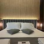 Pompeii Central Home 4*