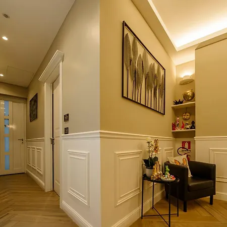 Pompeii Central Home 4*