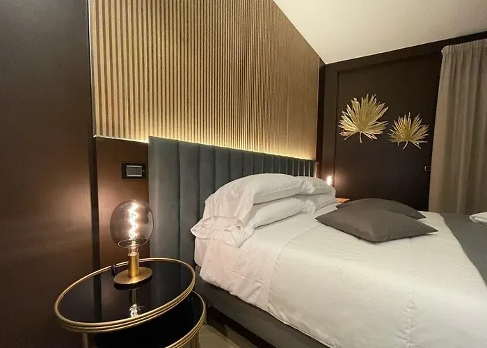 Pompeii Central Home 4*